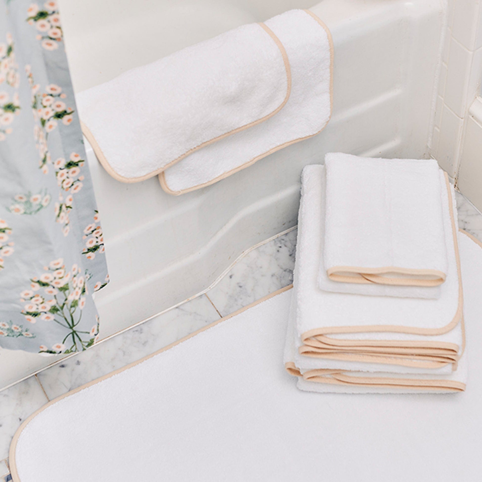 Signature Bathroom Bundle (11 pieces) 38 Signature Bathroom Bundle (11 pieces)