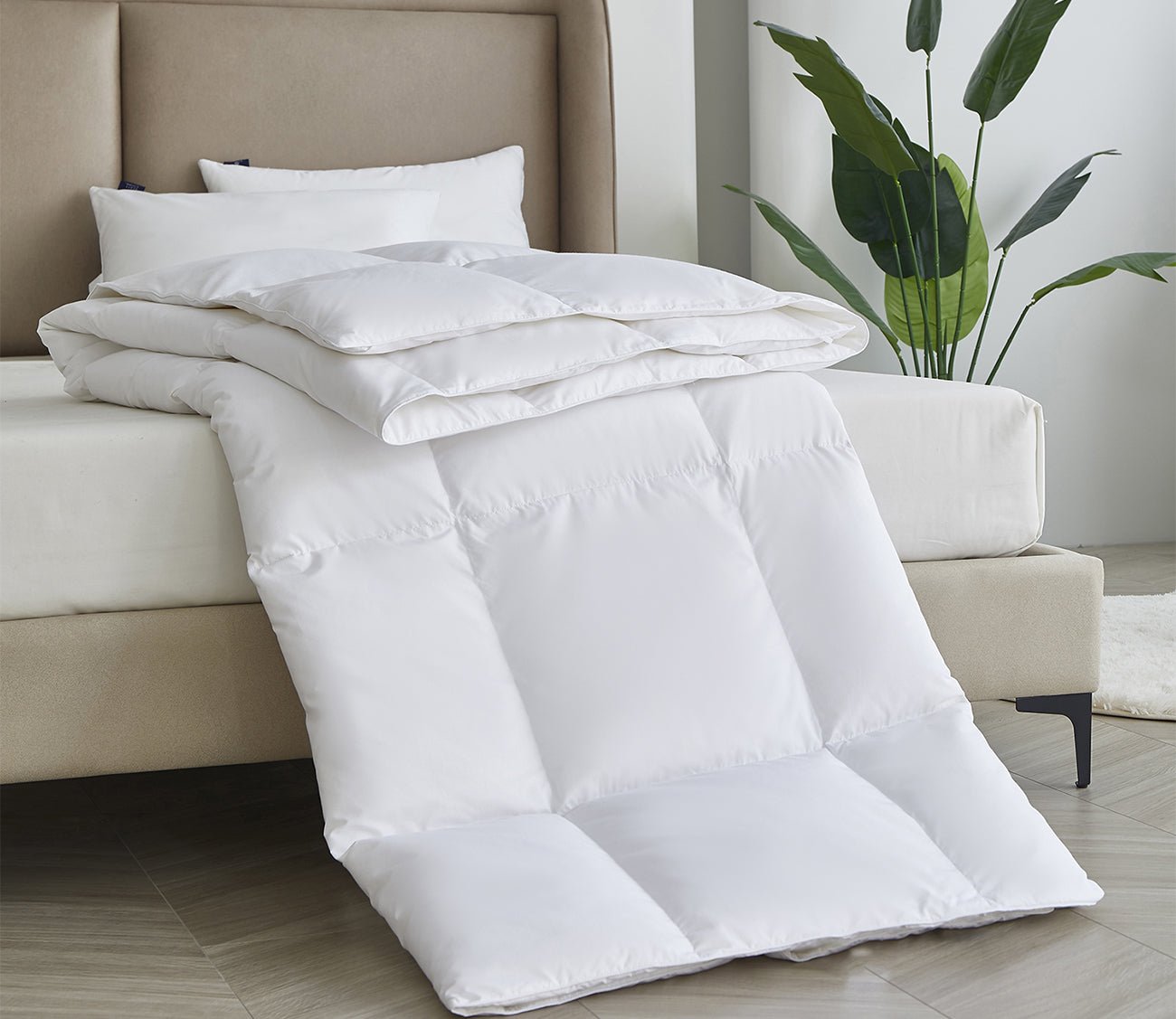 Serta All Season Polyester and Cotton Blend Goose Down Fiber Comforter 4 Serta All Season Polyester and Cotton Blend Goose Down Fiber Comforter