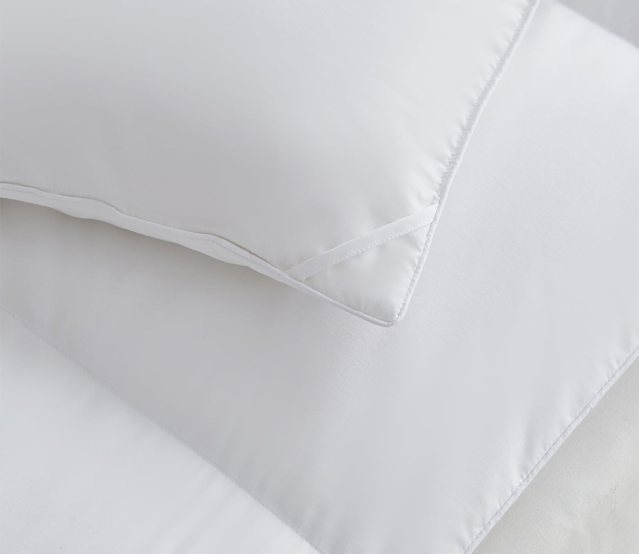 Serta All Season Polyester and Cotton Blend Goose Down Fiber Comforter 6 Serta All Season Polyester and Cotton Blend Goose Down Fiber Comforter