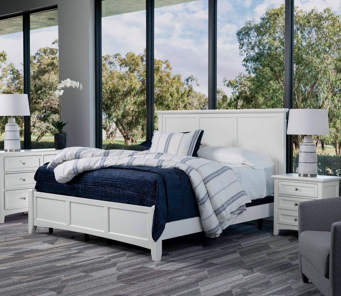 Vaughan Bassett Bonanza Mansion White Low Profile Panel Bed