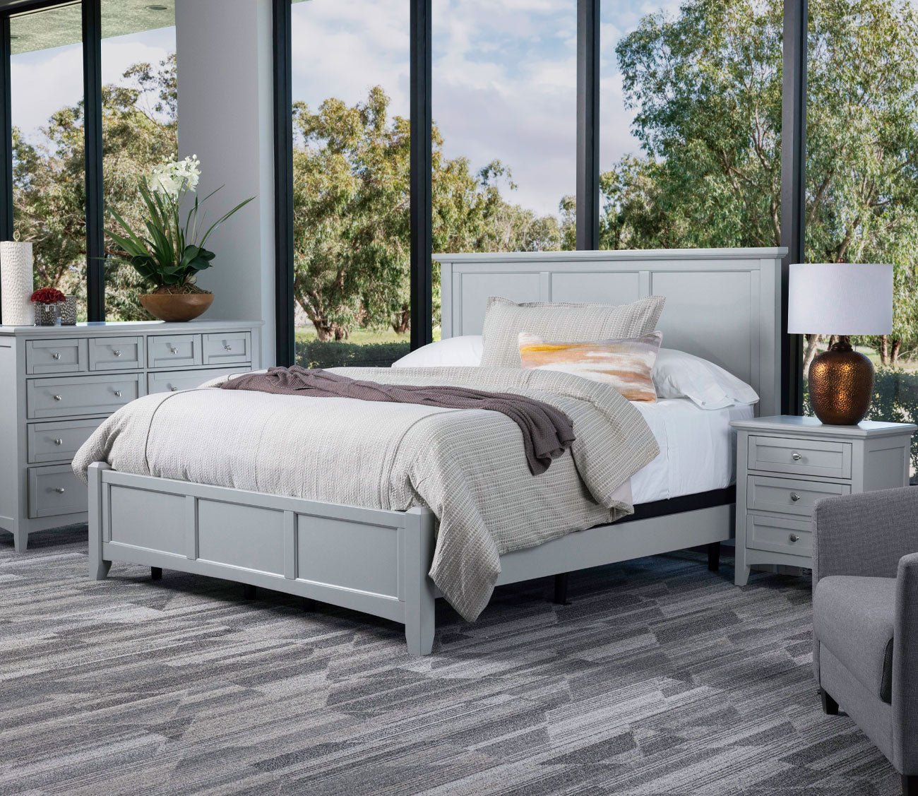Vaughan Bassett Bonanza Wood Panel Low Profile Bed