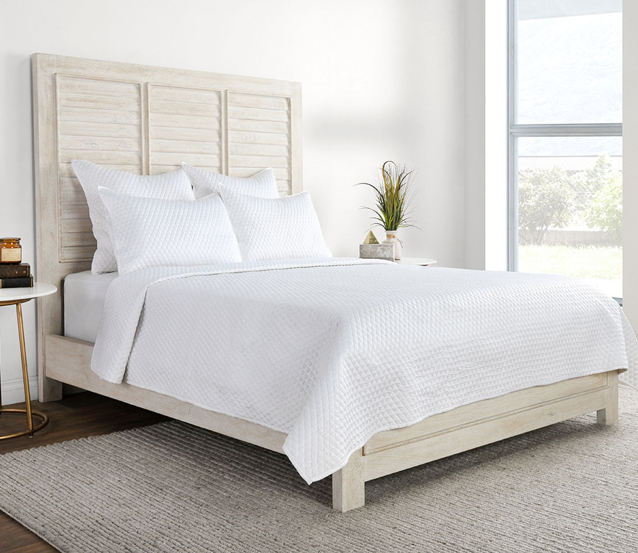 Villa by Classic Home Diamond White Sateen Quilt