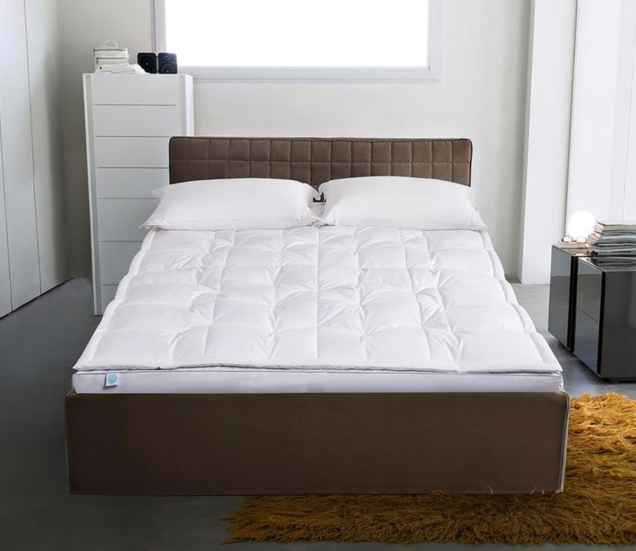 Martha Stewart 3-Inch White Down Top Featherbed Topper 5 Martha Stewart 3-Inch White Down Top Featherbed Topper