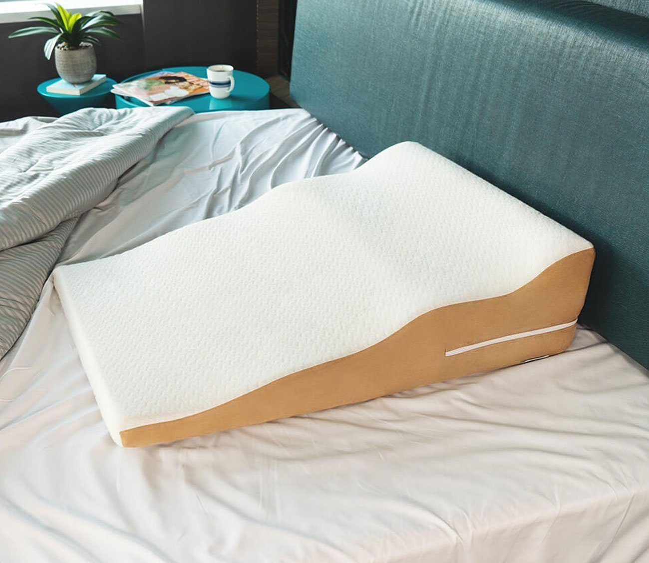 Avana Wavy Bed Wedge Memory Foam Pillow