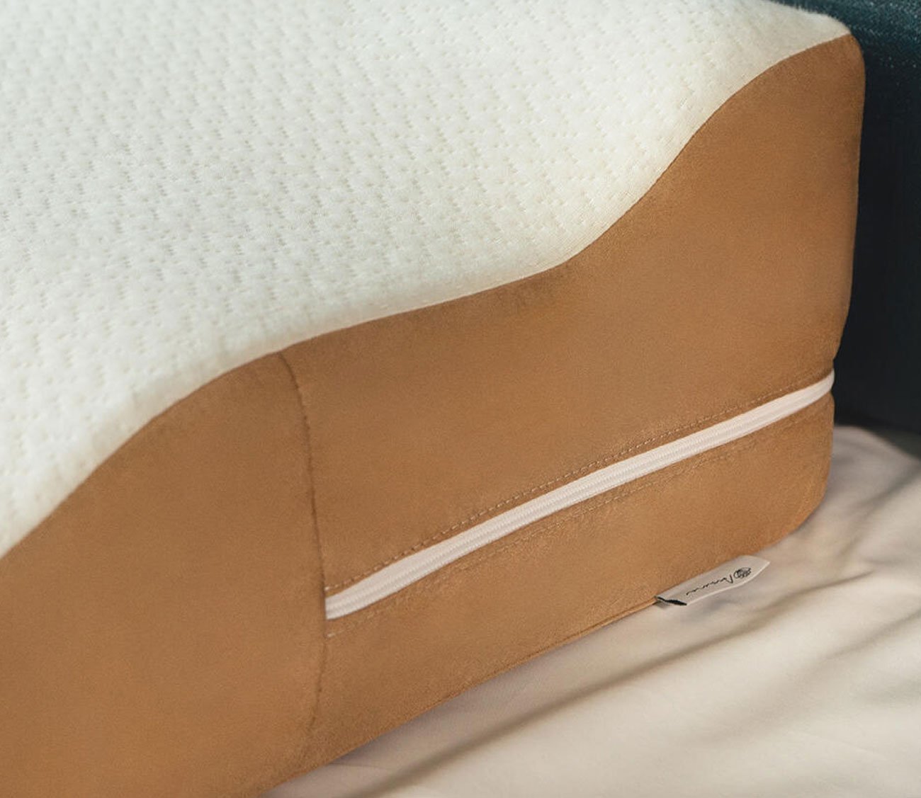 Avana Wavy Bed Wedge Memory Foam Pillow 4 Avana Wavy Bed Wedge Memory Foam Pillow