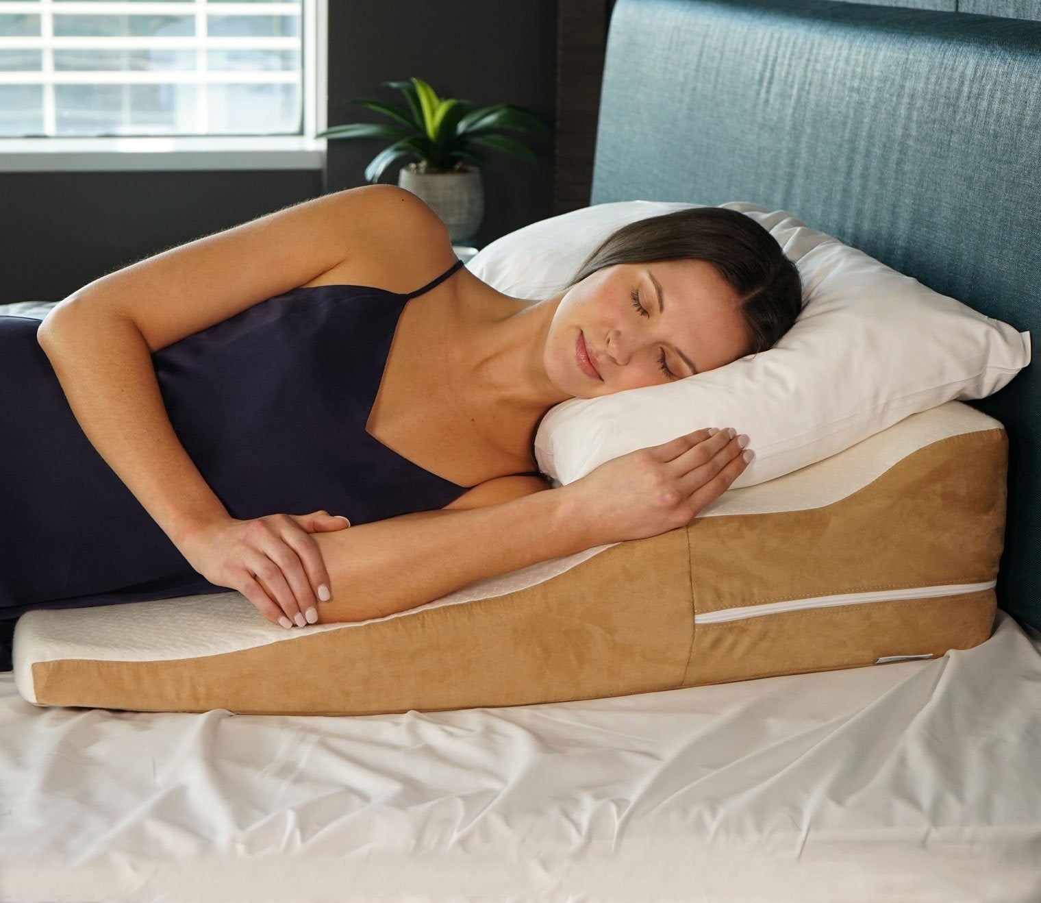 Avana Wavy Bed Wedge Memory Foam Pillow 5 Avana Wavy Bed Wedge Memory Foam Pillow